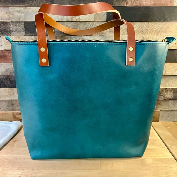 ❌ SOLD ❌ Portland Leather Goods Caribbean large zip tote, new - Picture 2 of 5